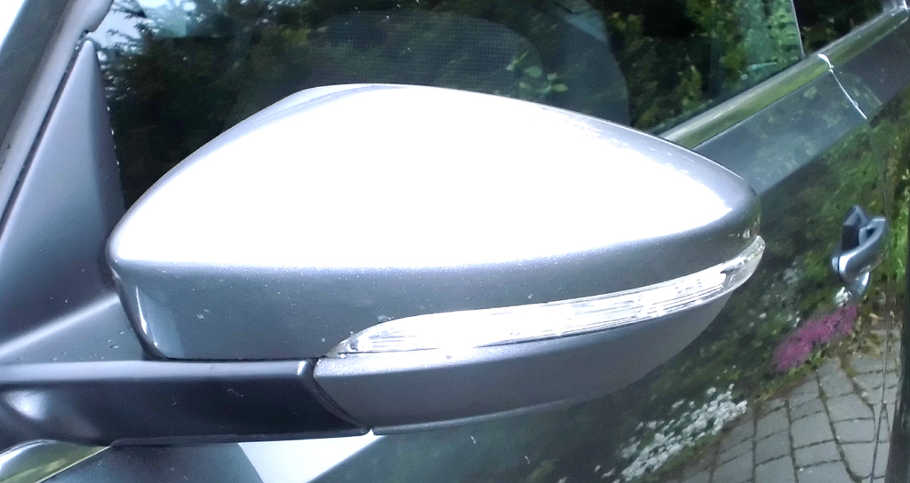 VW Beetle: In die Außenspiegel sind Blinkleisten integriert. 