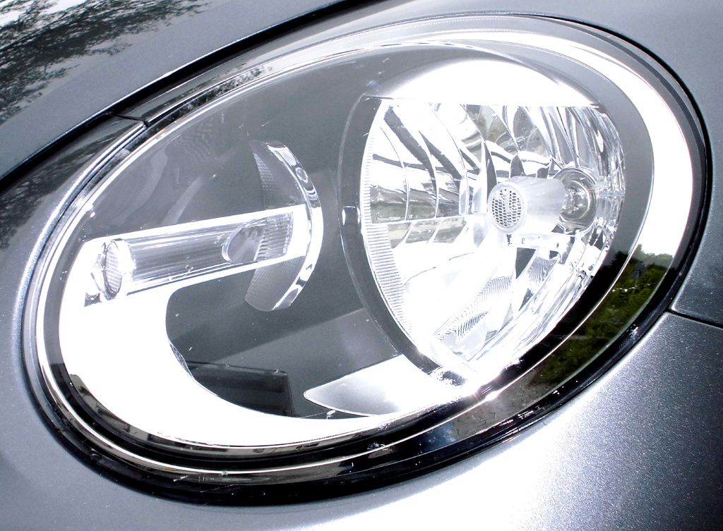 VW Beetle: Moderne Leuchteinheit vorn. 