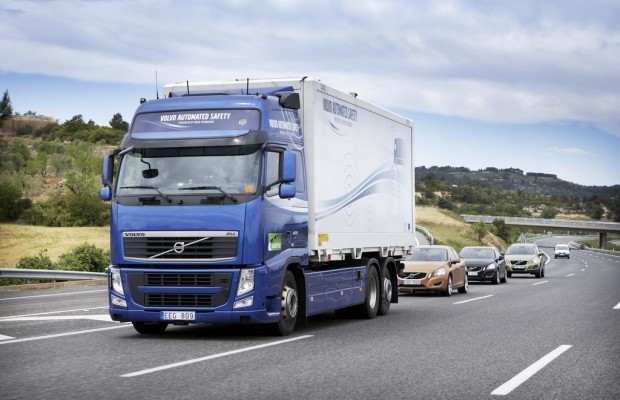 Volvo-Lkw führt automatisierten Fahrzeugverband an