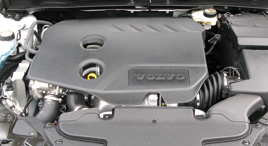 Volvo V40: Blick unter die Haube auf den Basisdiesel mit Ecomodus. 