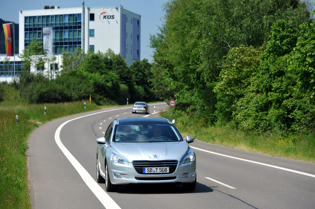 Zwei Peugeot 508 SW im KÜS-Qualitätscheck
