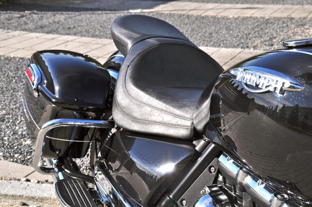 Zwei serienmäßige Koffer schlucken insgesamt 14 kg Ballast und somit das kleine Reisegepäck von Fahrer und Sozius