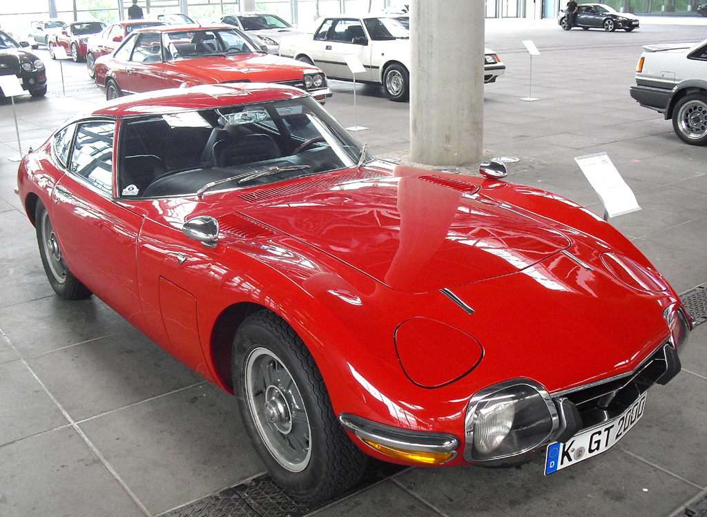 ... Toyota GT 2000 Coupè mit Reihensechszylinder, ebenfalls aus 1967. 