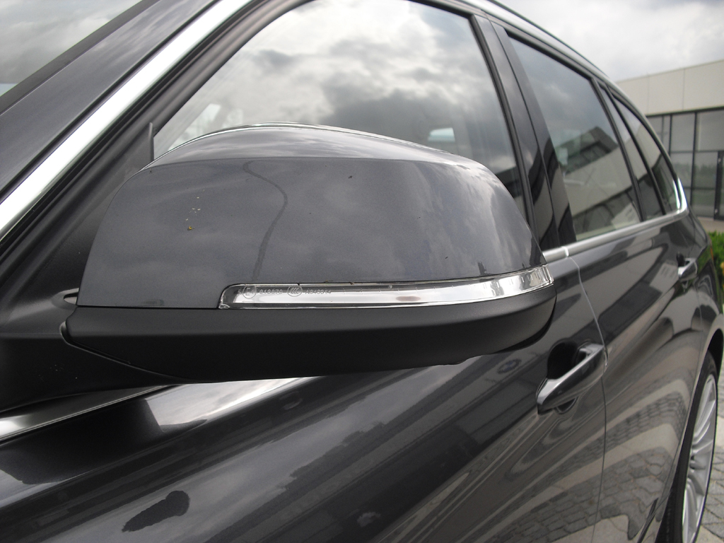 BMW 3er Touring: In die Außenspiegel sind Blinkleisten integriert.