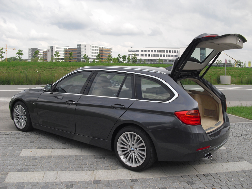 BMW 3er Touring: Ins Gepäckabteil passen jetzt 495 bis 1500 Liter hinein.