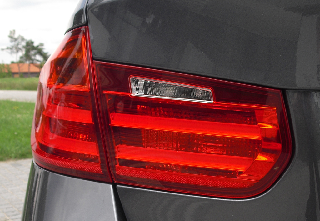 BMW 3er Touring: Moderne Leuchteinheit hinten.