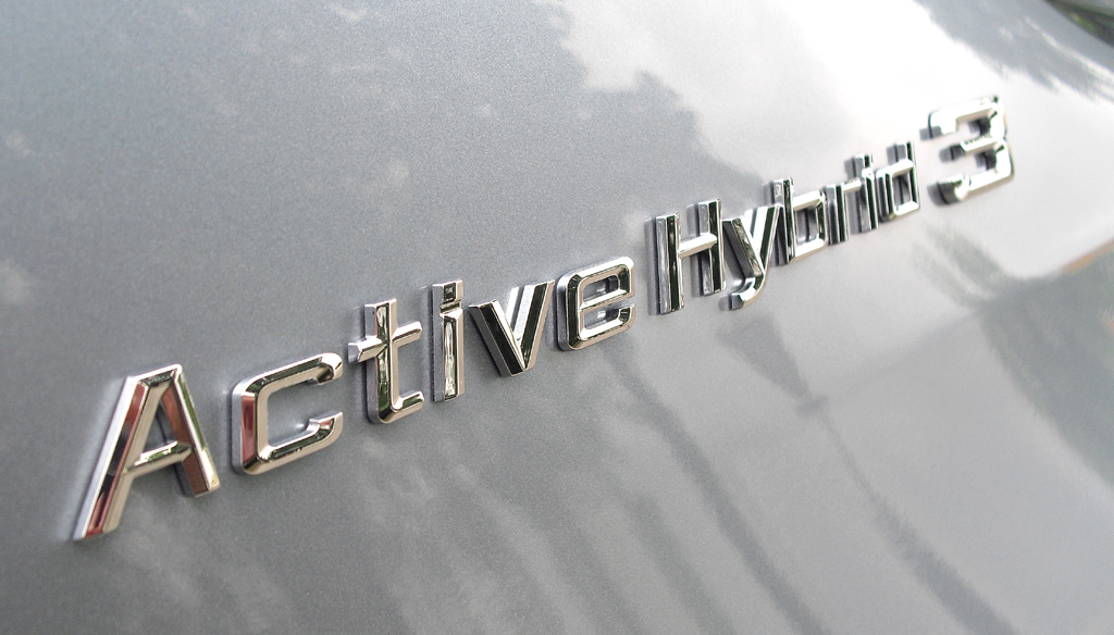 BMW ActiveHybrid 3: Antriebsschriftzug an der C-Säule.
