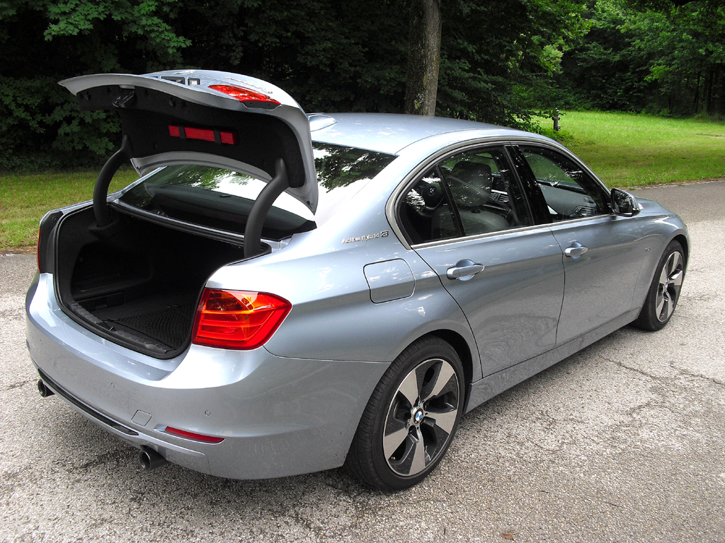 BMW ActiveHybrid 3: Ins Gepäckabteil passen 390 Liter hinein.  
