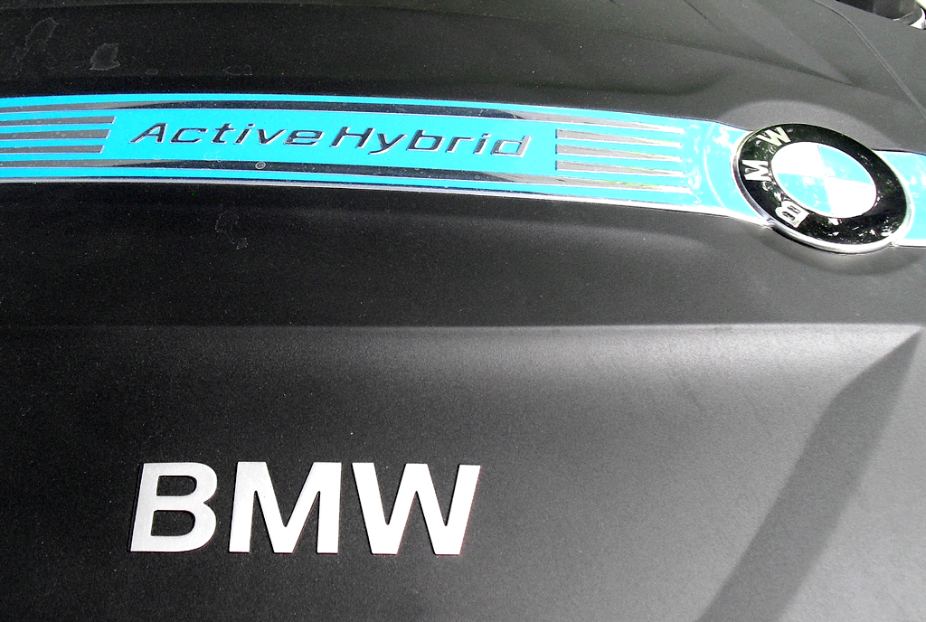 BMW ActiveHybrid 3: … auf die Motorenkombination mit Doppelherz-Kraft.