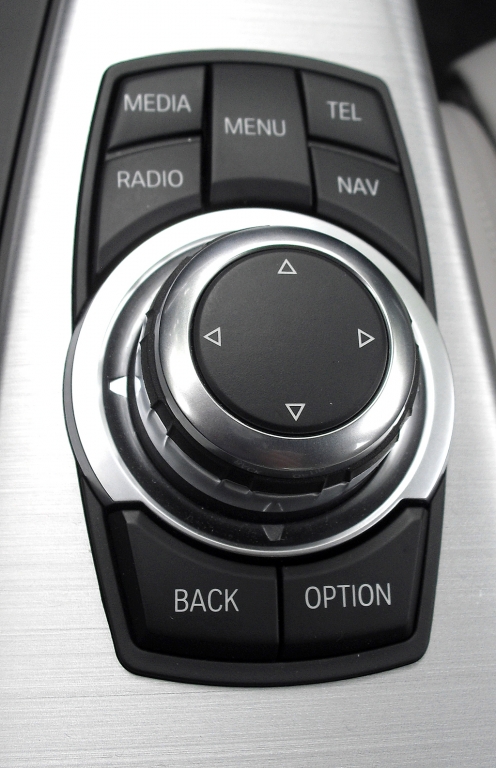 BMW ActiveHybrid 3: … samt Dreh-/Drückknopf für die iDrive-Bedienung. 