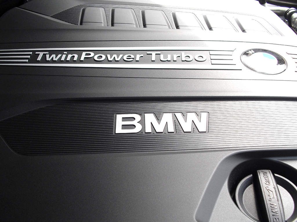 BMW Coupé 640d: Blick unter die Haube auf den Sechszylinder-Turbodiesel. 