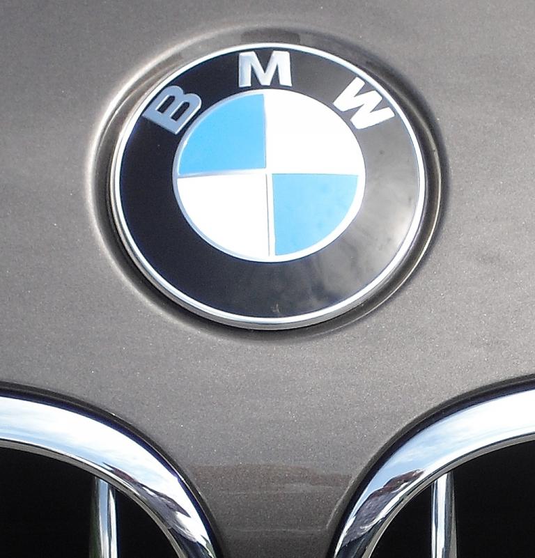 BMW Coupé 640d: Das Markenlogo sitzt vorn über der Doppelniere. 