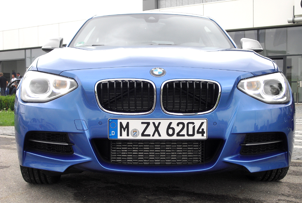 BMW M135i: Blick auf die Frontpartie. 