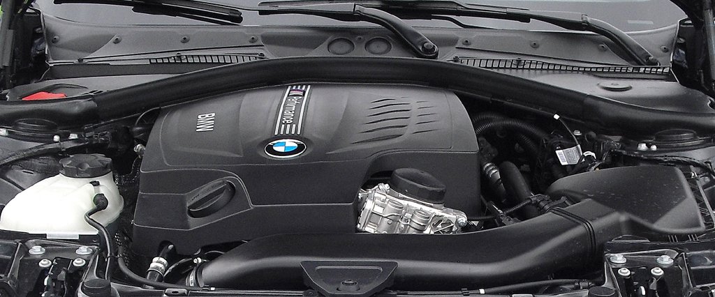 BMW M135i: Blick unter die Haube auf den ... 