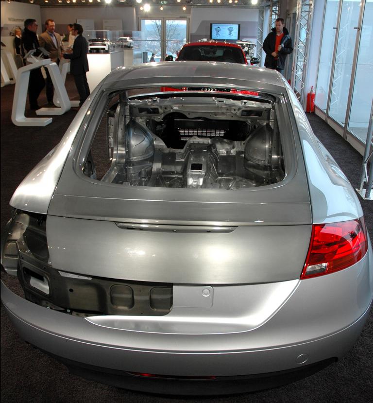 Blick auf eine Audi-Karosserie aus Aluminium, ... 
