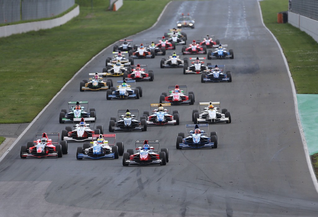 Briten dominieren die Formel Renault 2.0