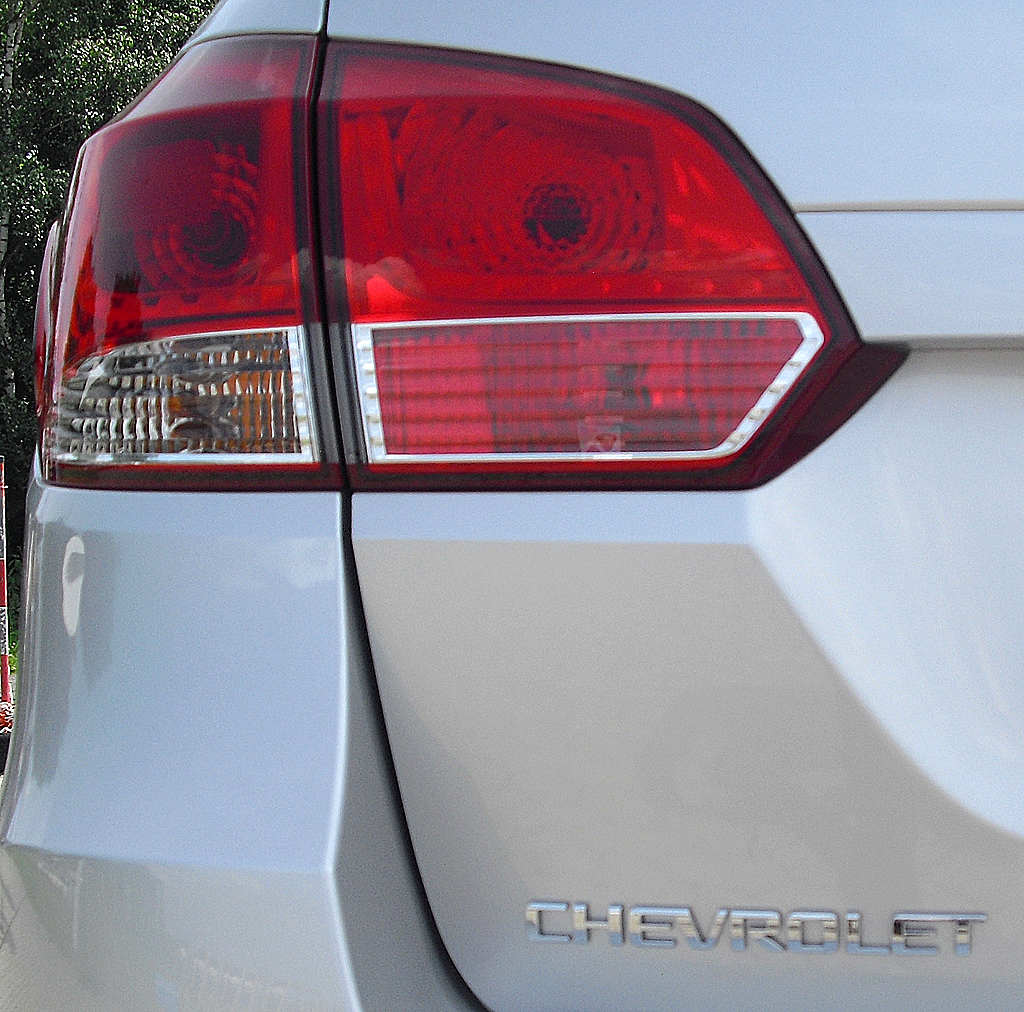 Chevrolet Cruze Kombi: Die Leuchteinheit hinten greift auf die Seite und die Heckklappe um. 