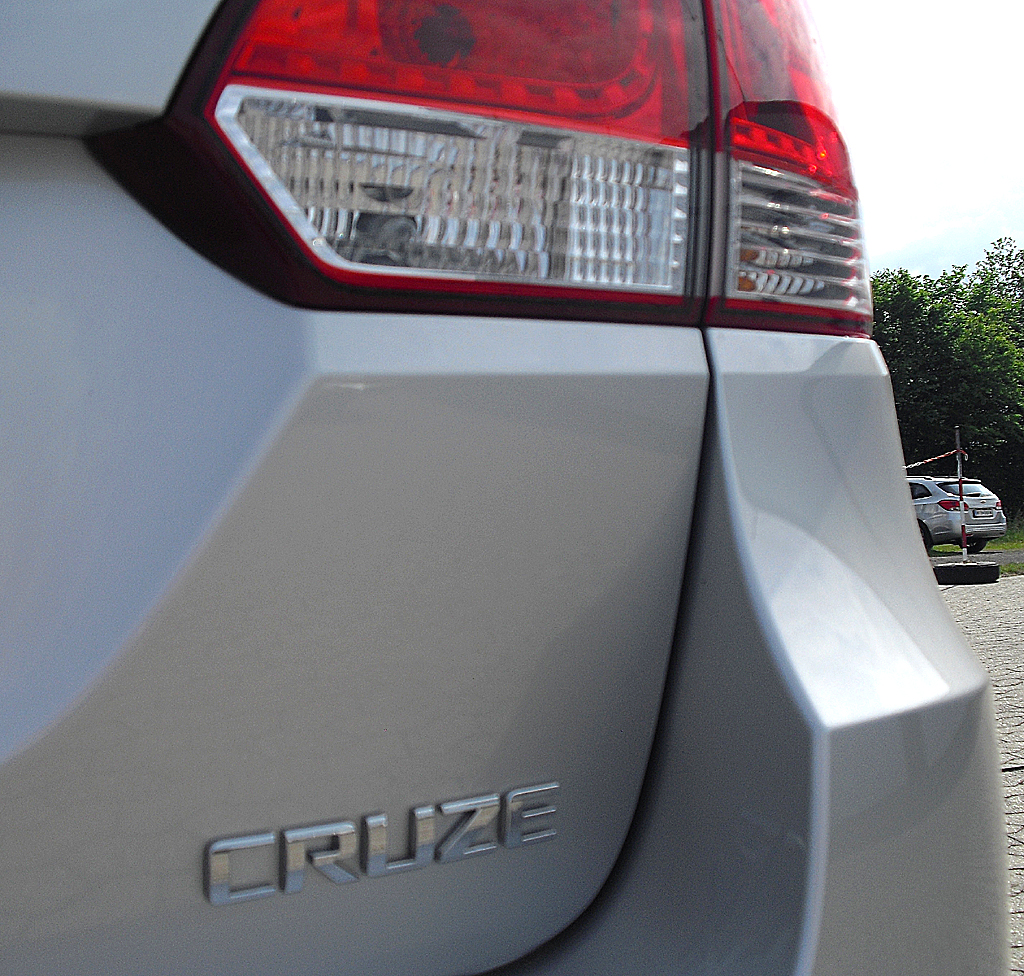 Chevrolet Cruze Kombi: Moderne Leuchteinheit mit Modellschriftzug. 