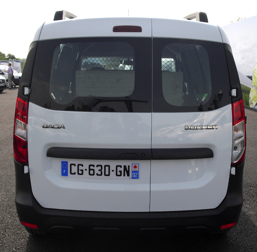 Dacia Dokker Express: Blick auf die steile Heckpartie mit den asymmetrischen Flügeltüren. 