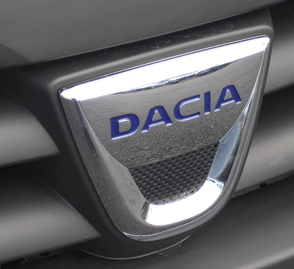 Dacia Dokker Express: Das Markenlogo sitzt vorn im Kühlergrill. 
