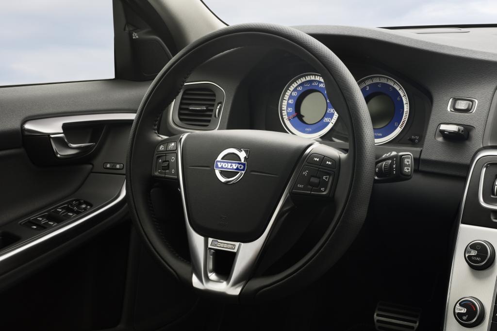 Das Cockpit tritt im typischen Schweden-Stil auf
