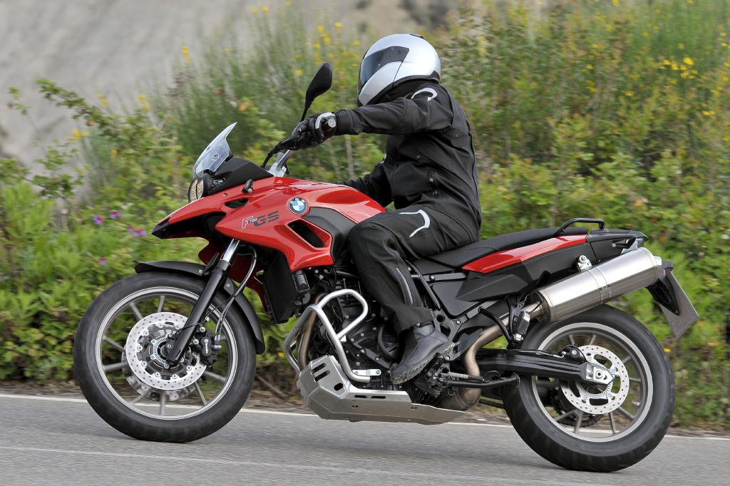 Der 800ccm-Motor der F 700 GS kommt nun auf 55 kW/75 PS statt vormals 52 kW/71 PS