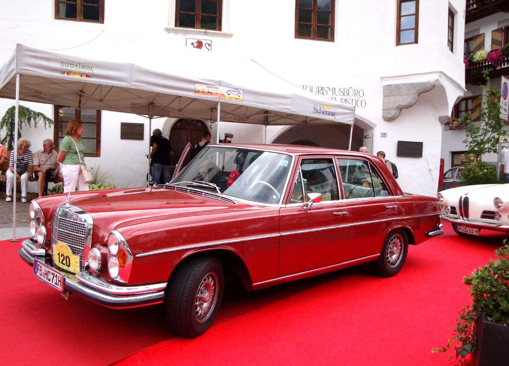 Der Mercedes-Benz 280 SE/9 3.5, Erstzulassung Januar 1971, unseres Autors. 