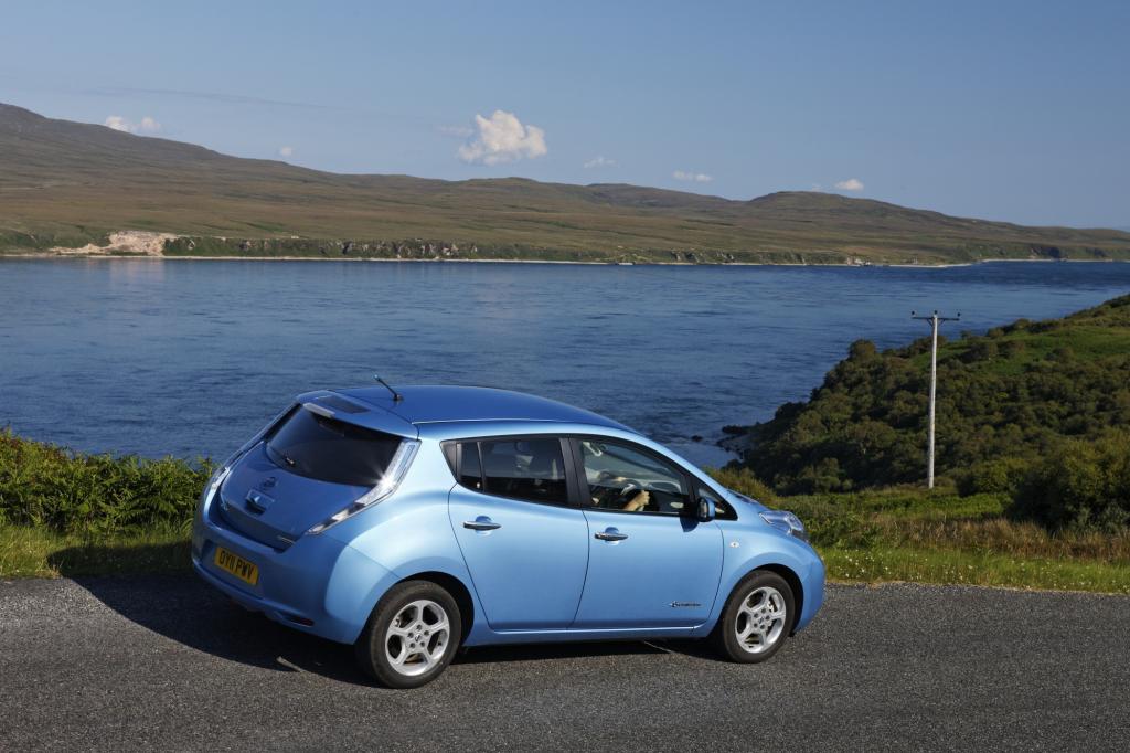 Der Nissan Leaf bewegt sich auf leisen Sohlen