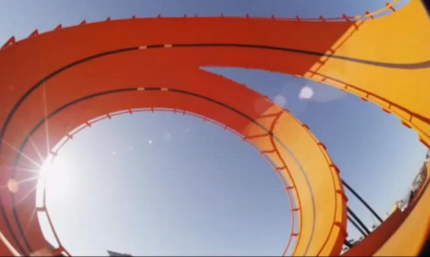 Durchs Looping mit Hot Wheels – For real! - Bild: Youtube