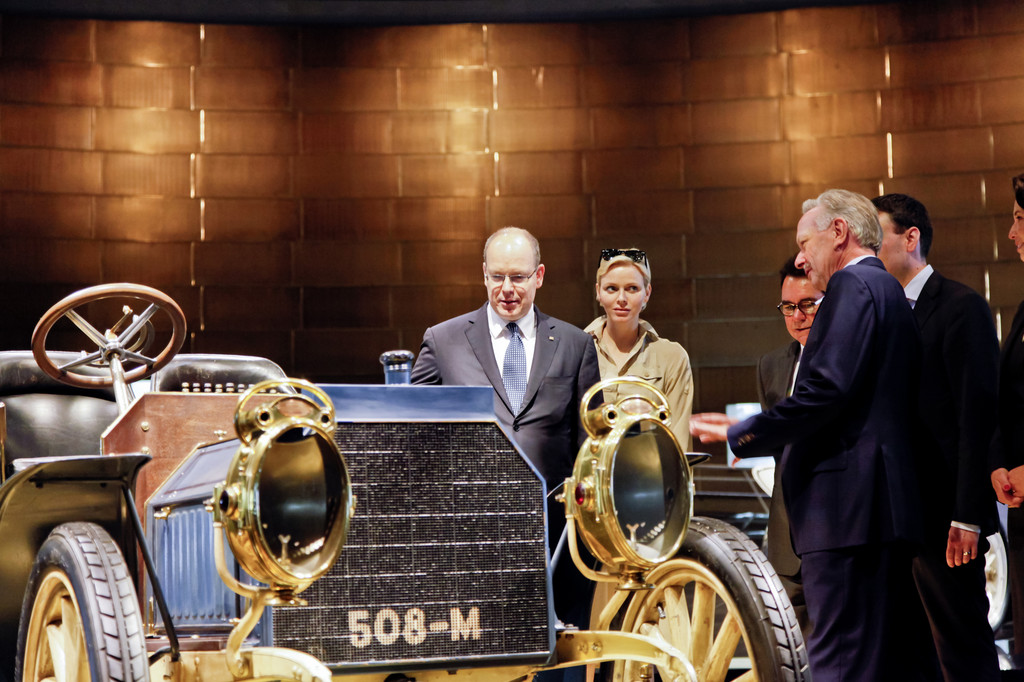 Fürst Albert II. von Monaco und Fürstin Charlène besuchten Mercedes-Benz Museum