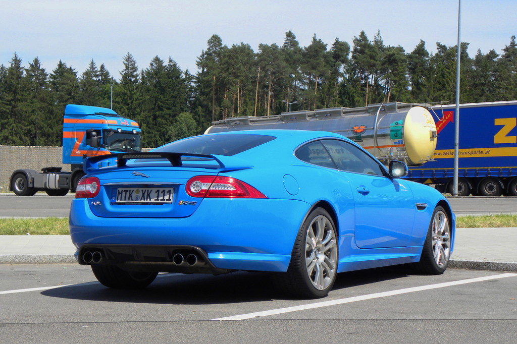 Fahrbericht Jaguar XKR-S: Unter dem Blech lauert das Raubtier