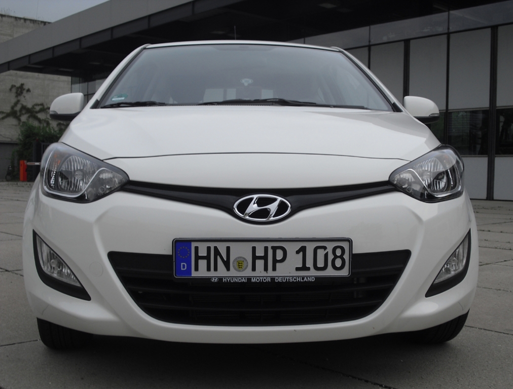 Hyundai i20: Blick auf die stärker an i30 und i40 angelehnte Frontpartie.
