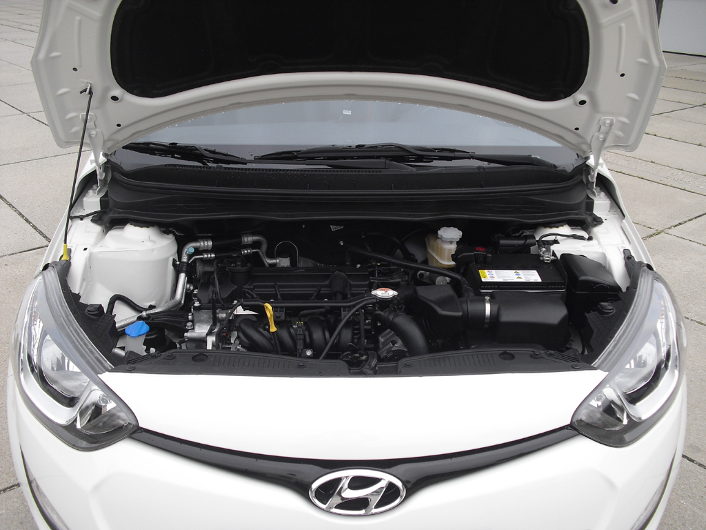 Hyundai i20: Blick unter die Haube. 