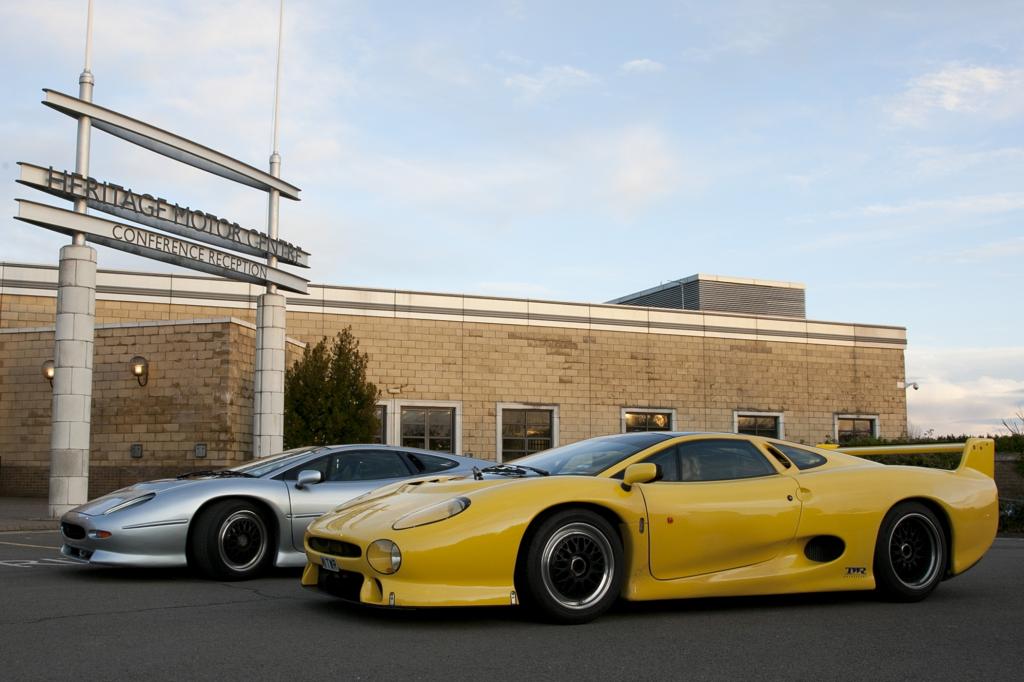 Jaguar XJ 220 SJ von 1993 und Vorserienmodell  1991