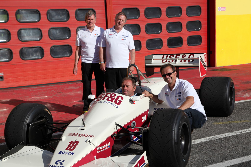 Jochen Mass repräsentiert das Team FNT