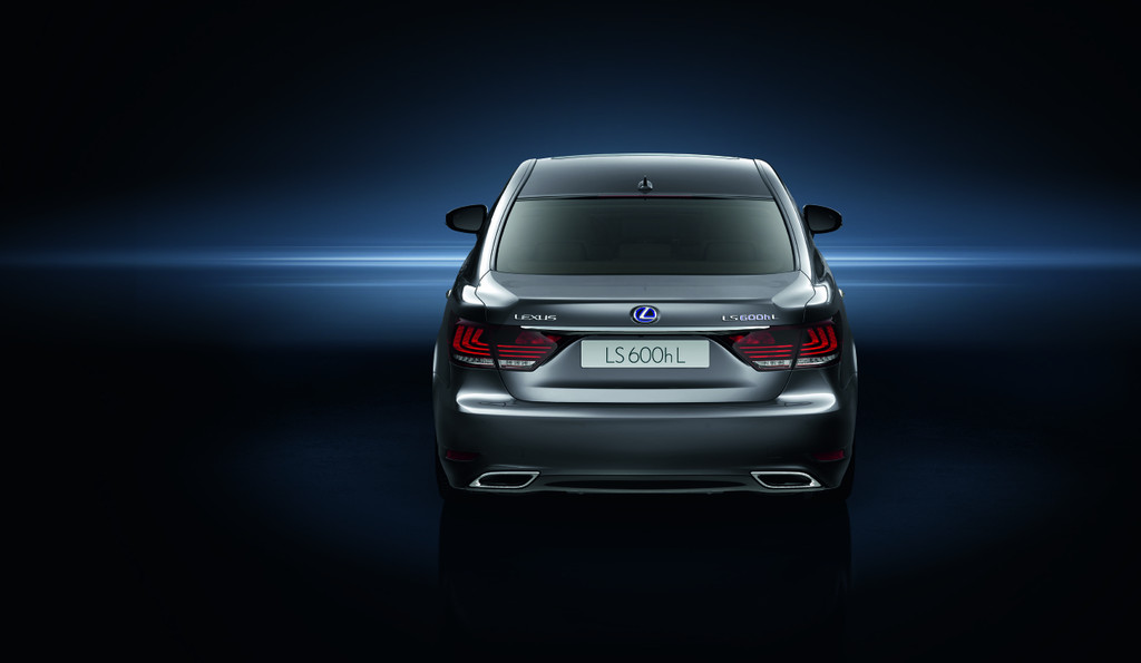 Lexus präsentiert in Kalifornien die neue LS Baureihe