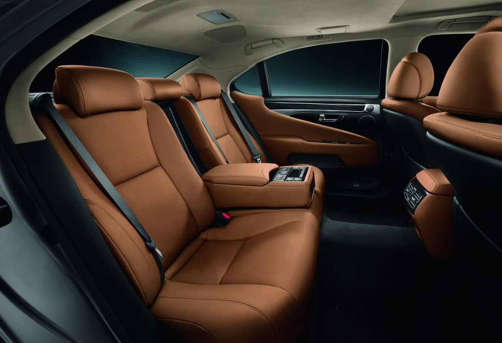 Lexus präsentiert in Kalifornien die neue LS Baureihe