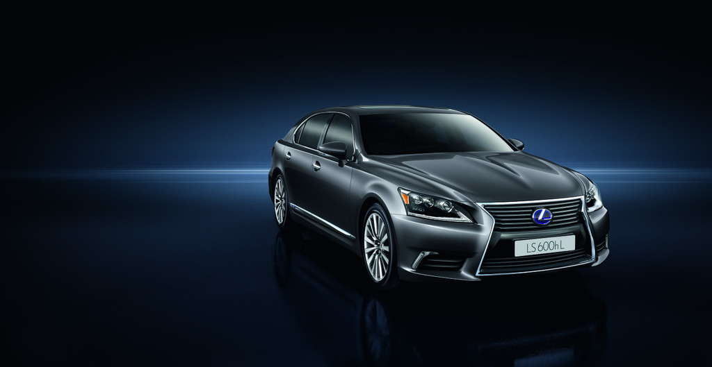 Lexus präsentiert in Kalifornien die neue LS Baureihe