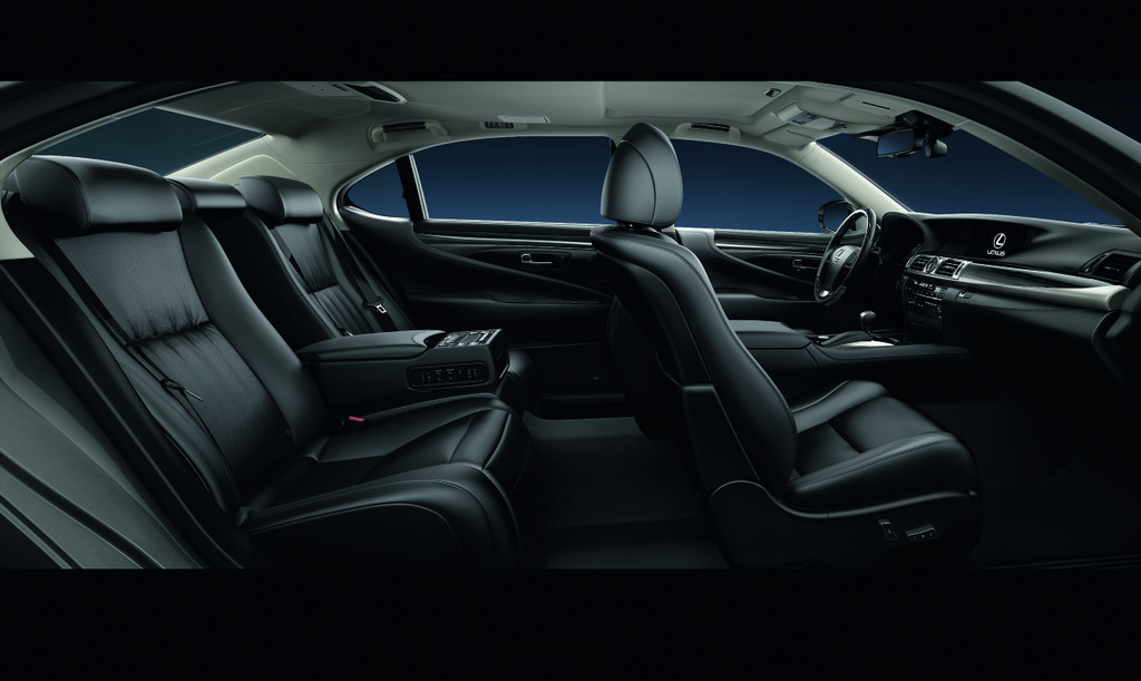 Lexus präsentiert in Kalifornien die neue LS Baureihe