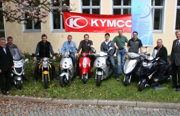 MSA spendet sieben Fahrzeuge an Berufsschule