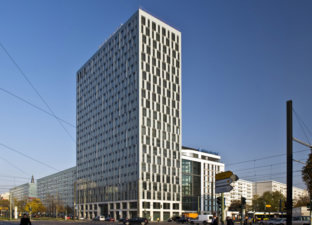 Mercedes-Benz-Bank eröffnet Dienstleistungszentrum in Berlin