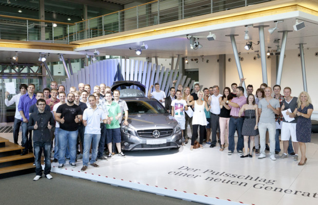 Mercedes-Benz - Werk Rastatt feiert Jungfacharbeiter und erweitert Ausbildungsangebot