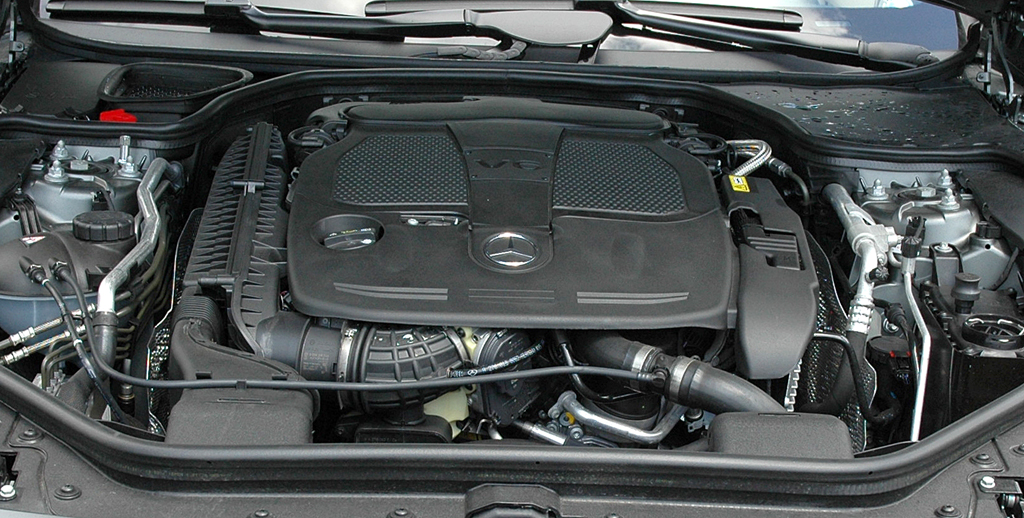 Mercedes SL: Blick unter die Haube auf den 3,5-Liter-Sechszylinder.