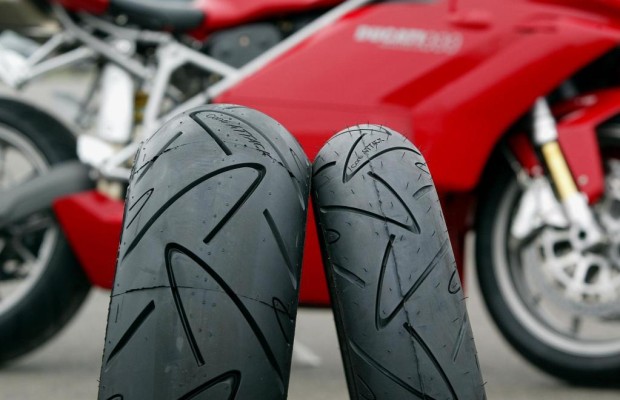 Motorrad: Vor dem Urlaub Reifen checken