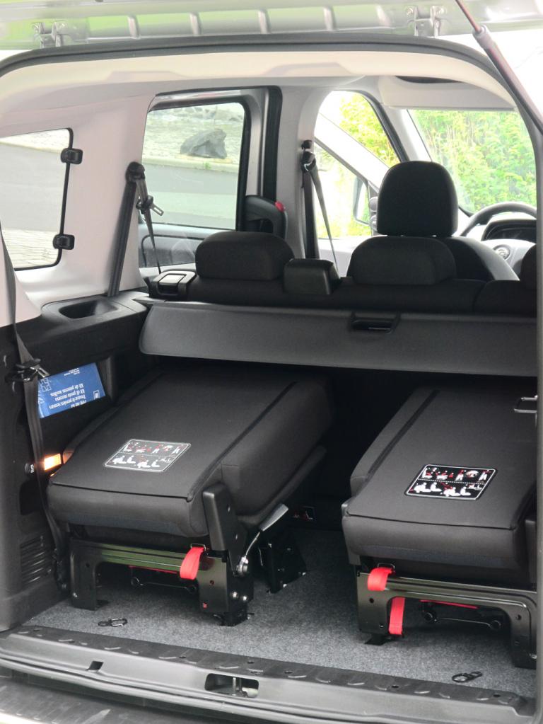 Opel Combo: Als Siebensitzer kostet der Combo 750 Euro mehr. 