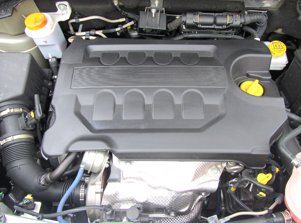 Opel Combo: Blick unter die Haube auf den 1,6-Liter-Selbstzünder. 