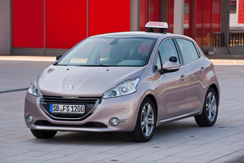 Peugeot schenkt Fahrschulen die Zusatzausrüstung