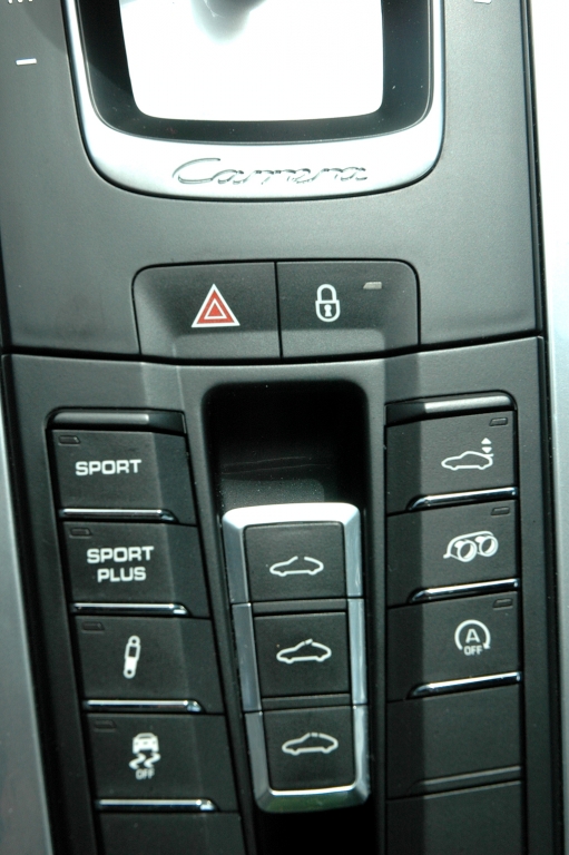 Porsche 911 Carrera S: Blick auf die Bedieneinheit, die den Elfer noch sportlicher macht.