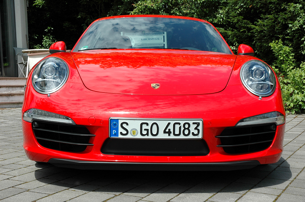 Porsche 911 Carrera S: Blick auf die Frontpartie.
