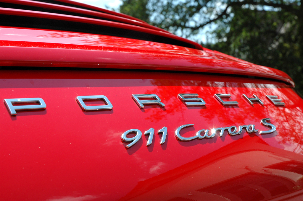 Porsche 911 Carrera S: Marken- und Modellschriftzug am Heck.
